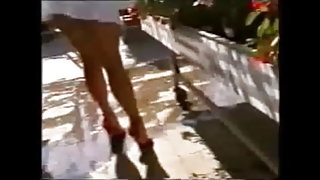 Femme premier interracial mature sans culotte clignote cul et la chatte sur la rue de la pure filth vidéos de sexe