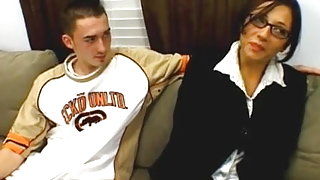 Mère mature xxx porno trois ennuie et veut jeune coq vidéos pornos gratuites de fellations