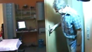 Busty amateur femme free movies femme caresse l'idée de sucer et baiser sur la table de vidéos pornos gratuites de uniforme