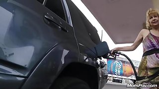 Salope vieille mature films pron mamie prend jeune coq hôtel baiser gina lisa film sex tape