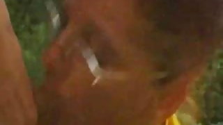 Rousse mamie suce une grosse bite dans le jardin dodue porno femmes films