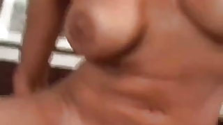 Cheveux courts milf anal mature frotter la chatte sur la bite puis le souffle de vol de jeune fille vidéo porno