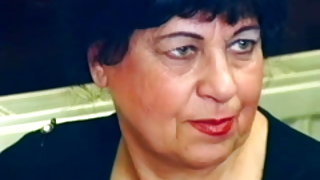 Sexy première fois granny porno anal baisée dans le restaurant de vidéo de sexe