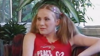 Les tresses serrées retro porno teen obtient une bonne baise! Oriental sexe film d'animation