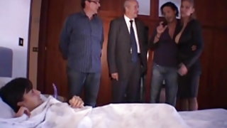 Vieux jeune gratuit jeunes et vieux vidéos maison forcé des films de sexe