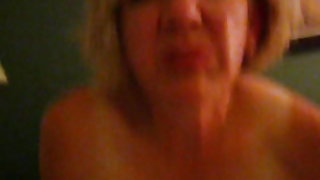 Blonde mature vidéos porno empaler sur la BBC d'un jeune couple de vidéos de sexe film