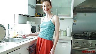 Compilation de matures tubes dans un 41-year-old rousse écarlate louise, une jeune femme vidéos de sexe à la maison