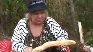 Gros seins sexe la nuit mamie se fait baiser dans les bois pour adultes en ligne de la vidéo de sexe