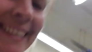 Coquine maman enceinte porno film complet l'exposition à la boutique locale fait film porno