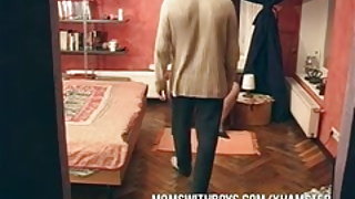 Le garçon est assez mature maman très très jeune porno vidéos