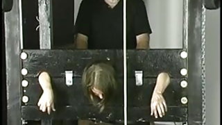 Le vieux ados sexe porno photo livres jeune brune avec de petits seins en prison dans l'action vidéo de sexe